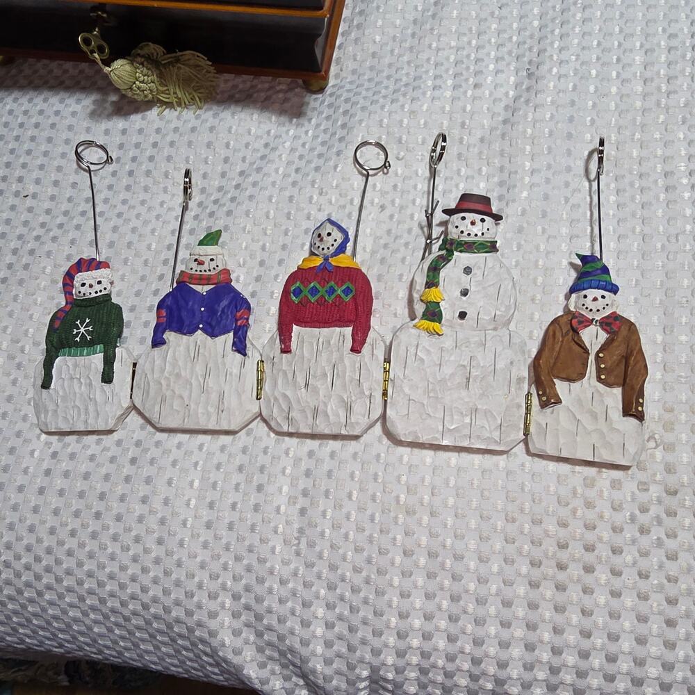 TWOS COMPANY SNOWMAN 5 PANEL CHRISTMAS CARD HOLDER